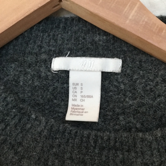 H&M dark grey crew neck long sleeve - Picture 2 of 2